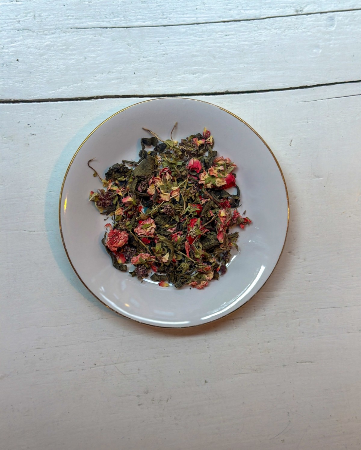 Mor Kekikli Güllü Yeşil Çay Mor Kekikli Güllü Yeşil Çay